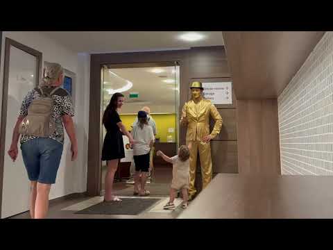 Hotel animátor #rendelés #rendezvényre #fesztiválra #falunapra #ötletek #fellépő #bűvész #bohóc